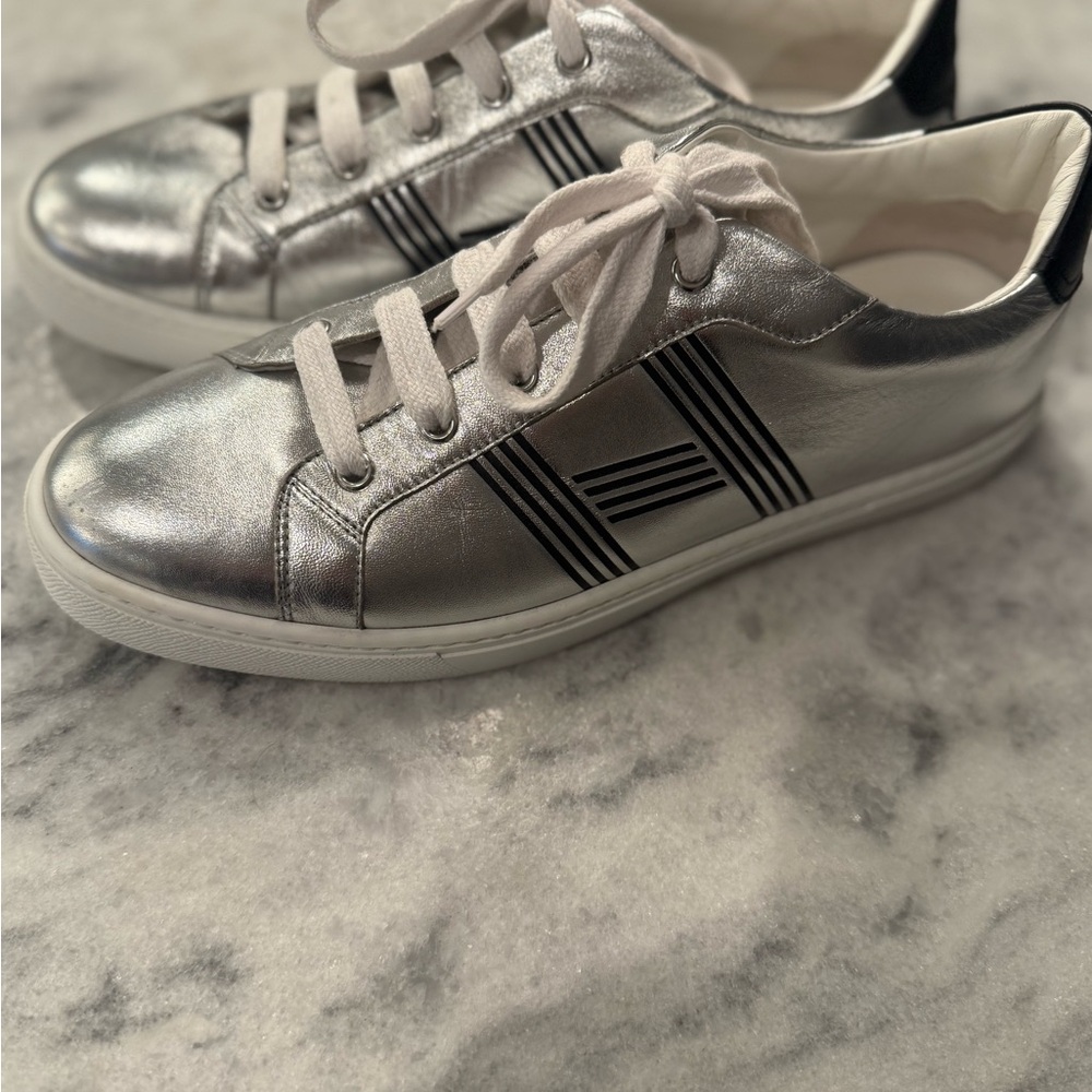 Hermes Silver Leather Avantage Low Top
Sneakers Size 41